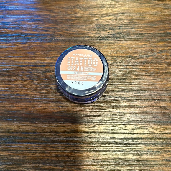 5/$25!! Maybelline 24 hour tattoo cream eyeshadow in front runner - Picture 3 of 3